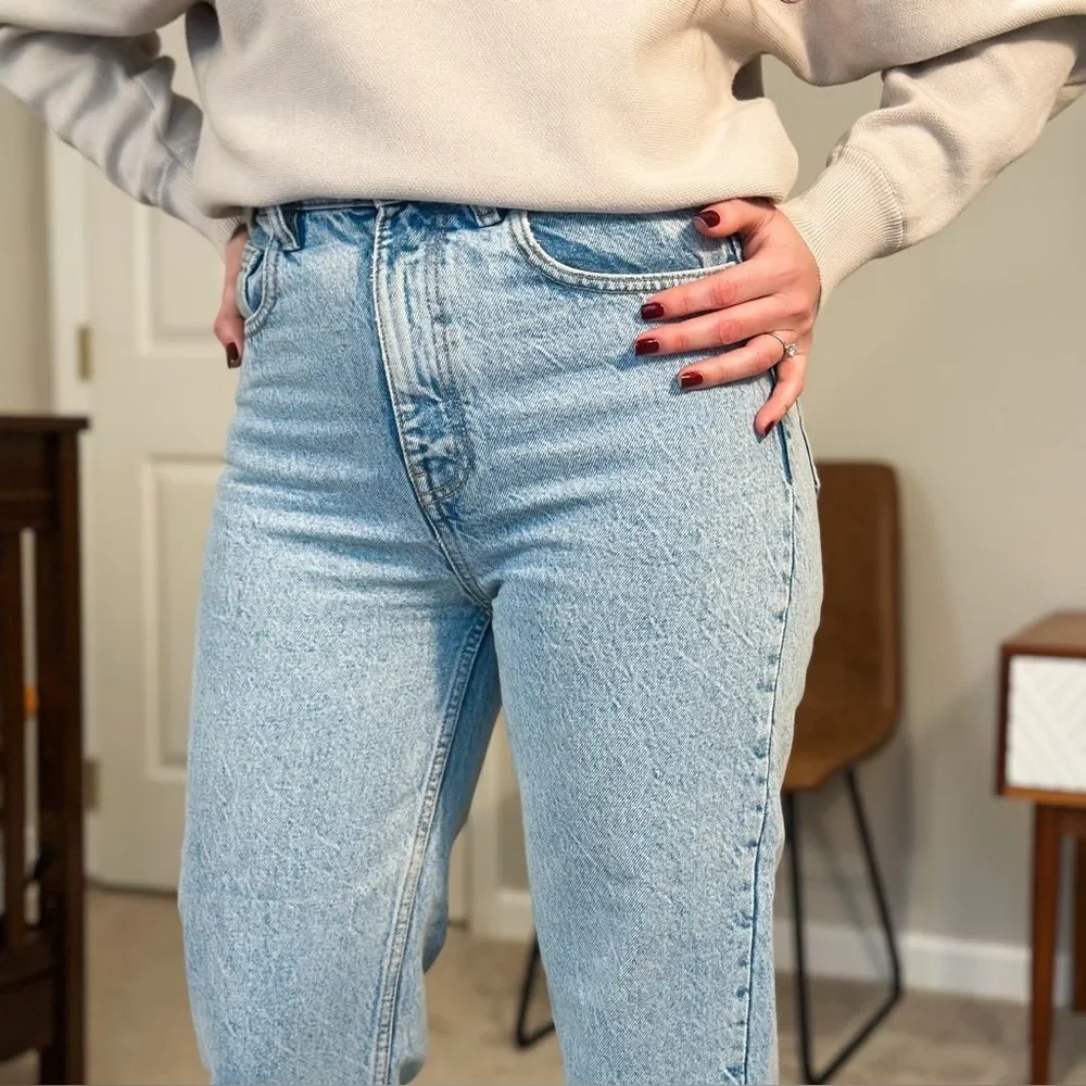 NWOT Zara super high waist light wash jeans, mom fit, size US 4, 28” waist - Picture 3 of 14
